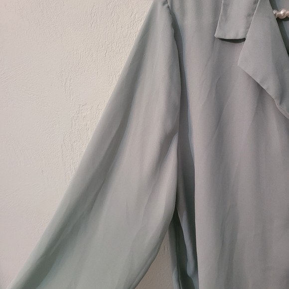 Who What Wear Loose fit women's stylish button down shirts - Picture 6 of 8